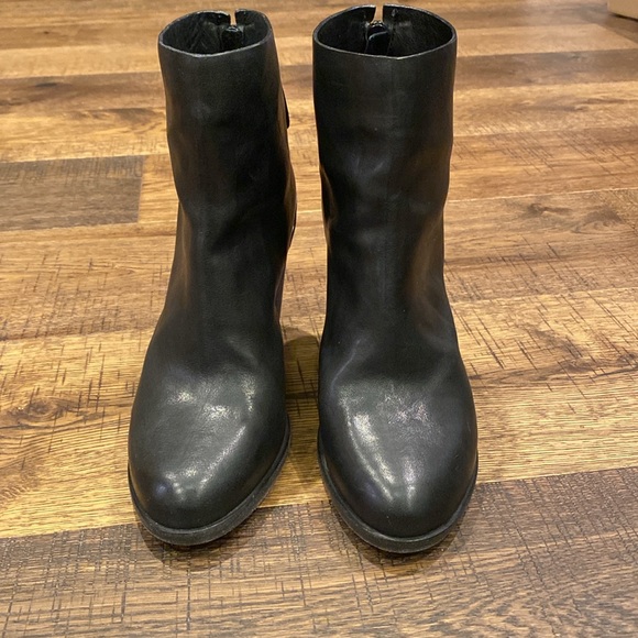 Gorgeous rag & bone 3.5 inch Bootie! - Picture 4 of 8